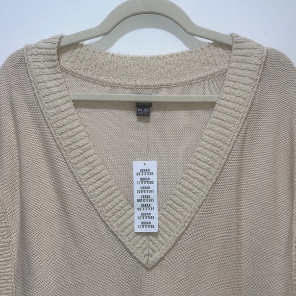 NEW BDG SELENA OVERSIZED SWEATER VEST IN CREAM Size M/L - Picture 4 of 7